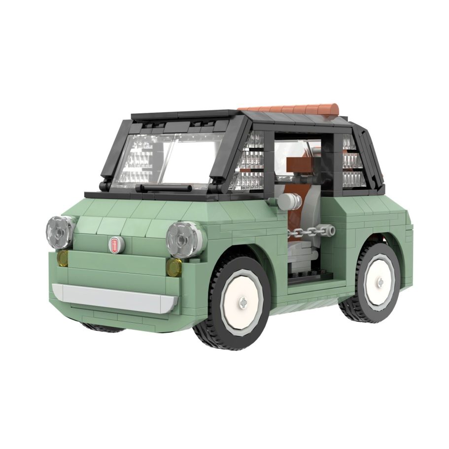 Coche de juguete verde de estilo retro, hecho de bloques de construcción.