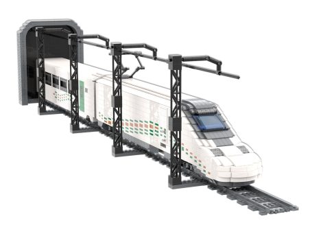Tren de juguete en una estación con vías y un túnel.