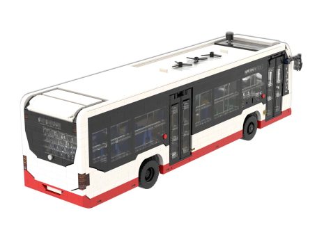 Autobús de diseño moderno en colores blanco y rojo, con paneles informativos laterales.