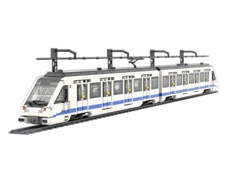 Tren CAF Serie 8000 Metro de Madrid de diseño moderno en colores blanco y azul, sobre rieles.