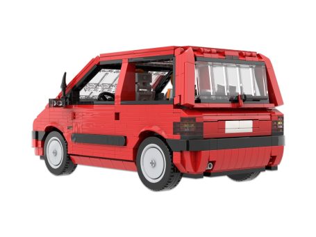 Coche de juguete rojo con diseño detallado y ruedas en relieve.