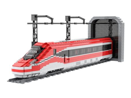 Tren de juguete en estilo LEGO saliendo de un túnel. 