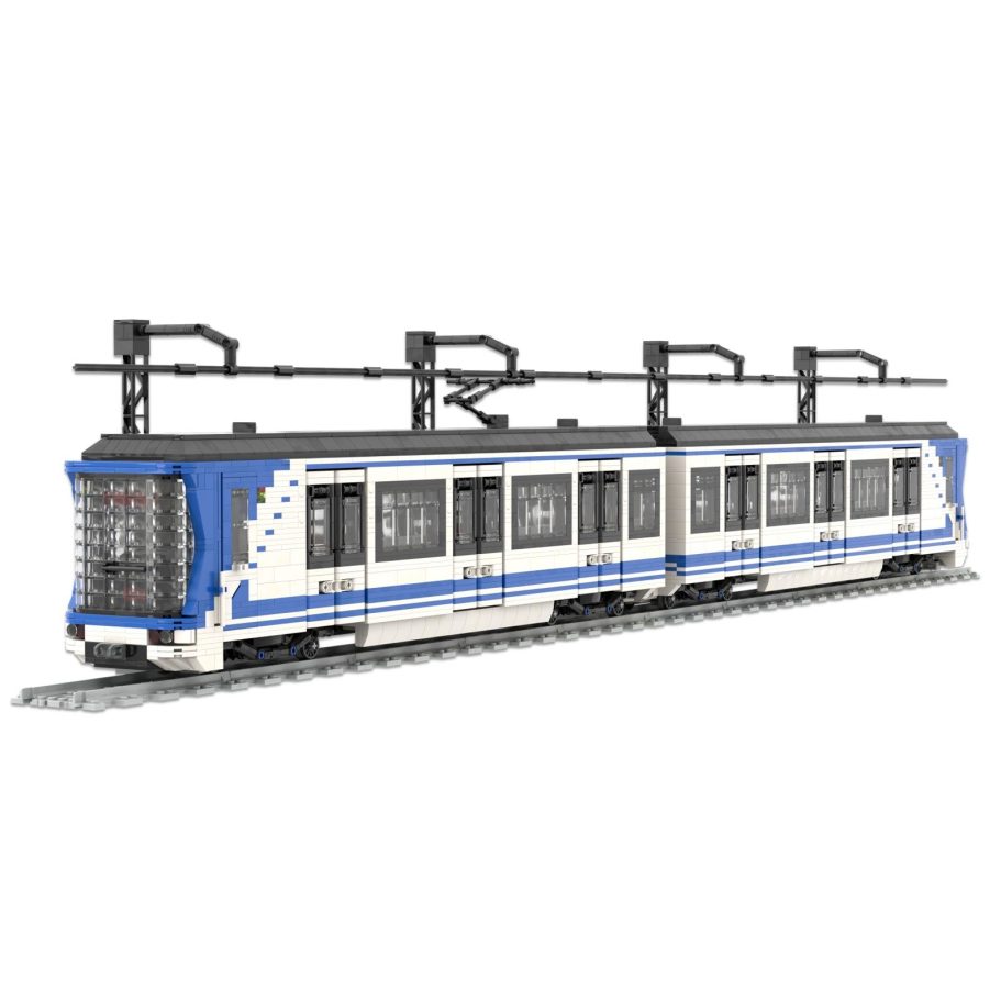 Tren de tranvía con diseño azul y blanco, sobre rieles.