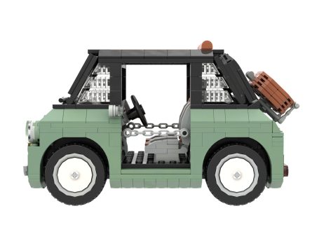 Coche de juguete de bloques, color verde, con parte del techo y detalles visibles.