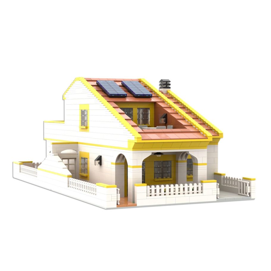 Casa de dos pisos con paneles solares y cercanía blanca. Tejado a dos aguas.