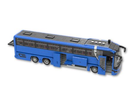 Autobús de color azul con detalles en negro y ventanas amplias.