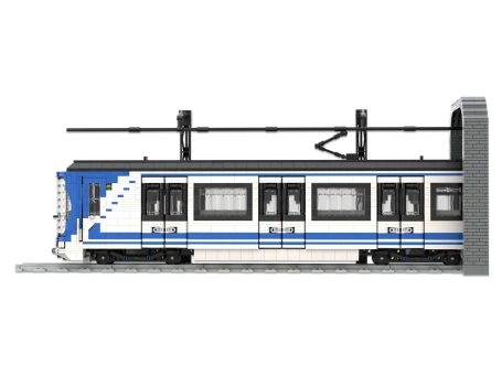 Tren CAF Serie 2000B Metro de Madrid de diseño moderno en colores azul y blanco, con dos secciones conectadas.